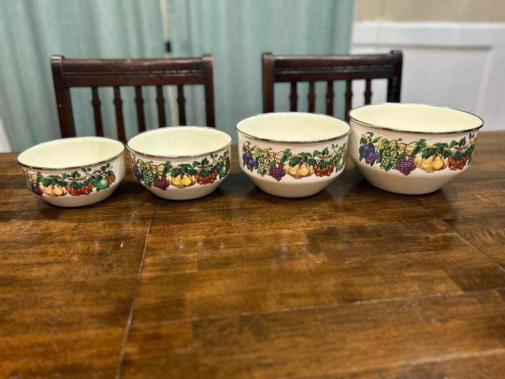 Vintage Tabletops Unlimited Garden Fruit Enamel Nesting Mixing Bowls Set of 4